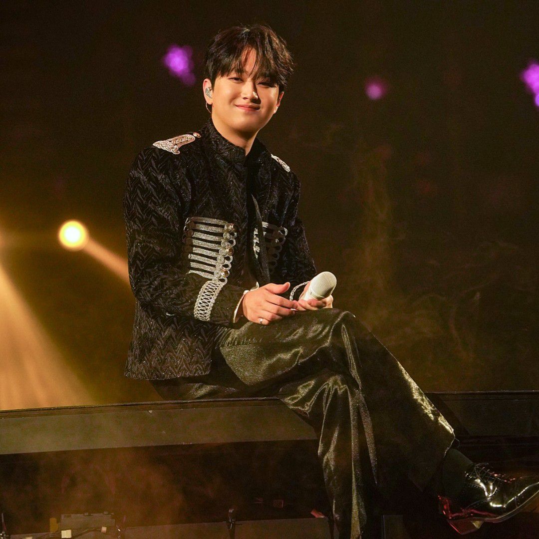 粉丝拍下的李灿元瞬间