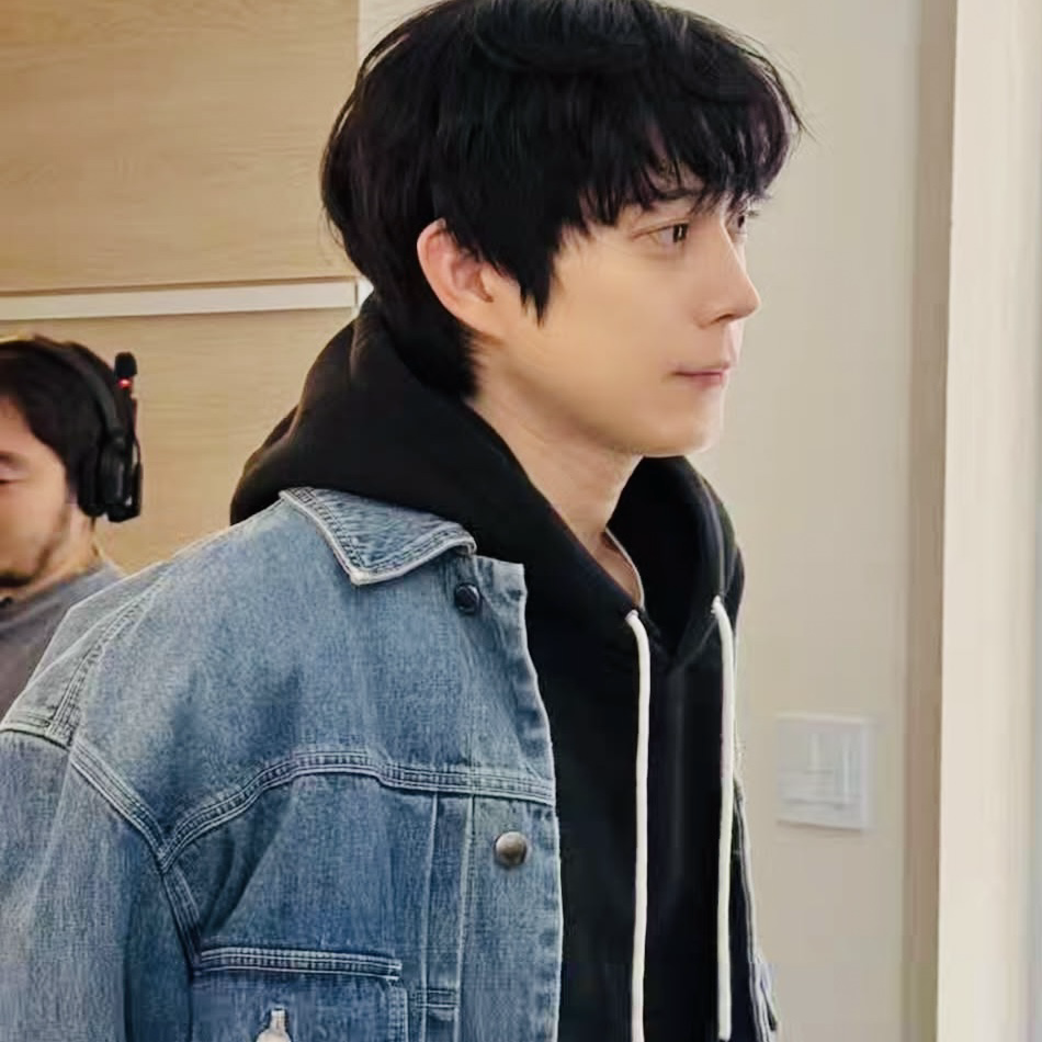 Behind-the-scenes cut of Kim Youngdae