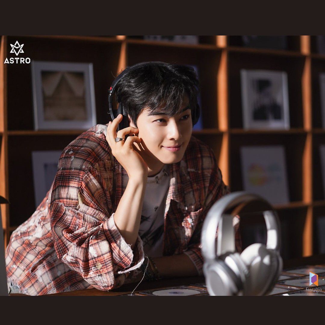 Latest photo of Cha Eunwoo