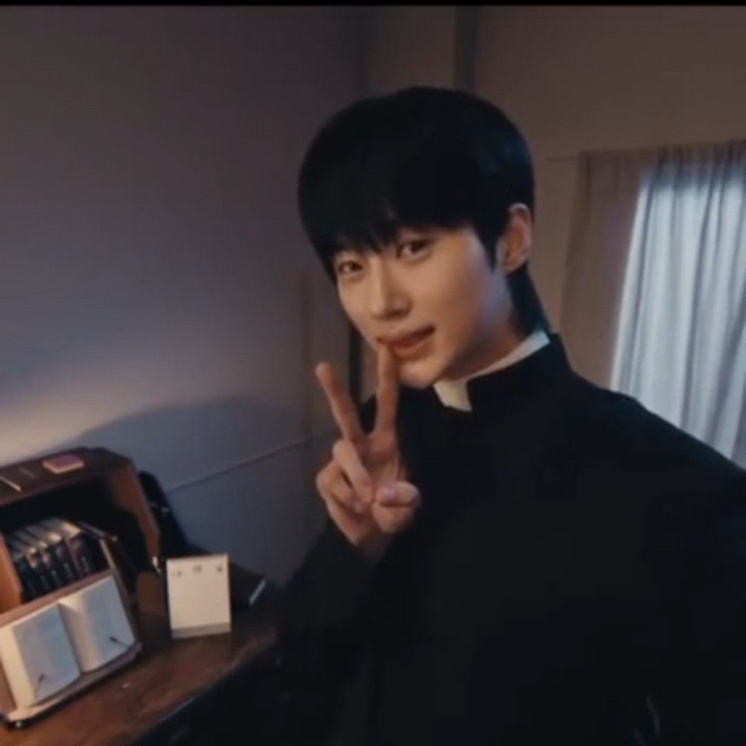 Behind-the-scenes cut of Byeon Wooseok