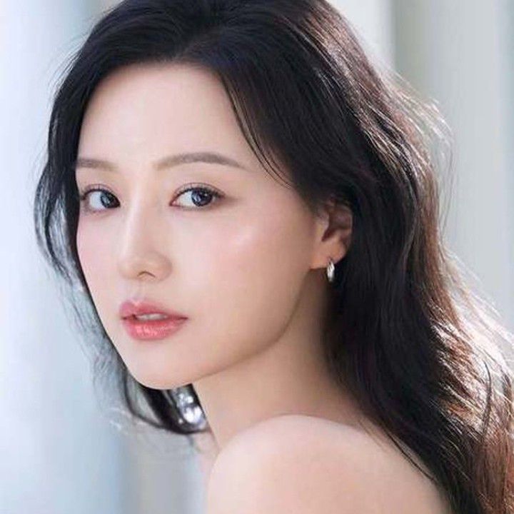 Behind-the-scenes cut of Kim Jiwon