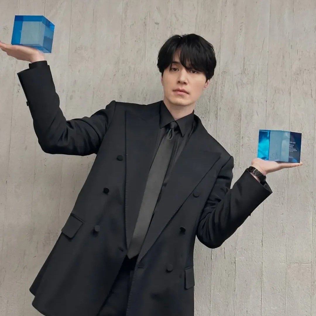 Recent activity shot of Lee Dongwook