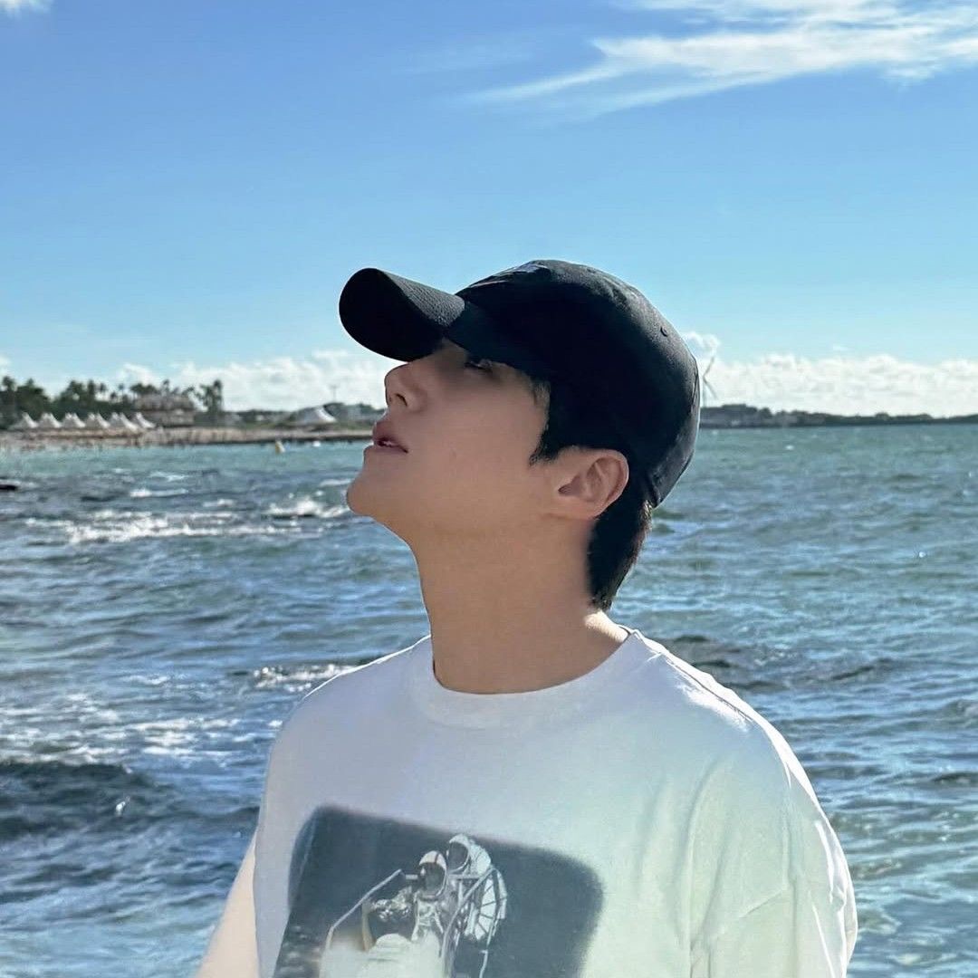 Behind-the-scenes cut of Kim Seonho