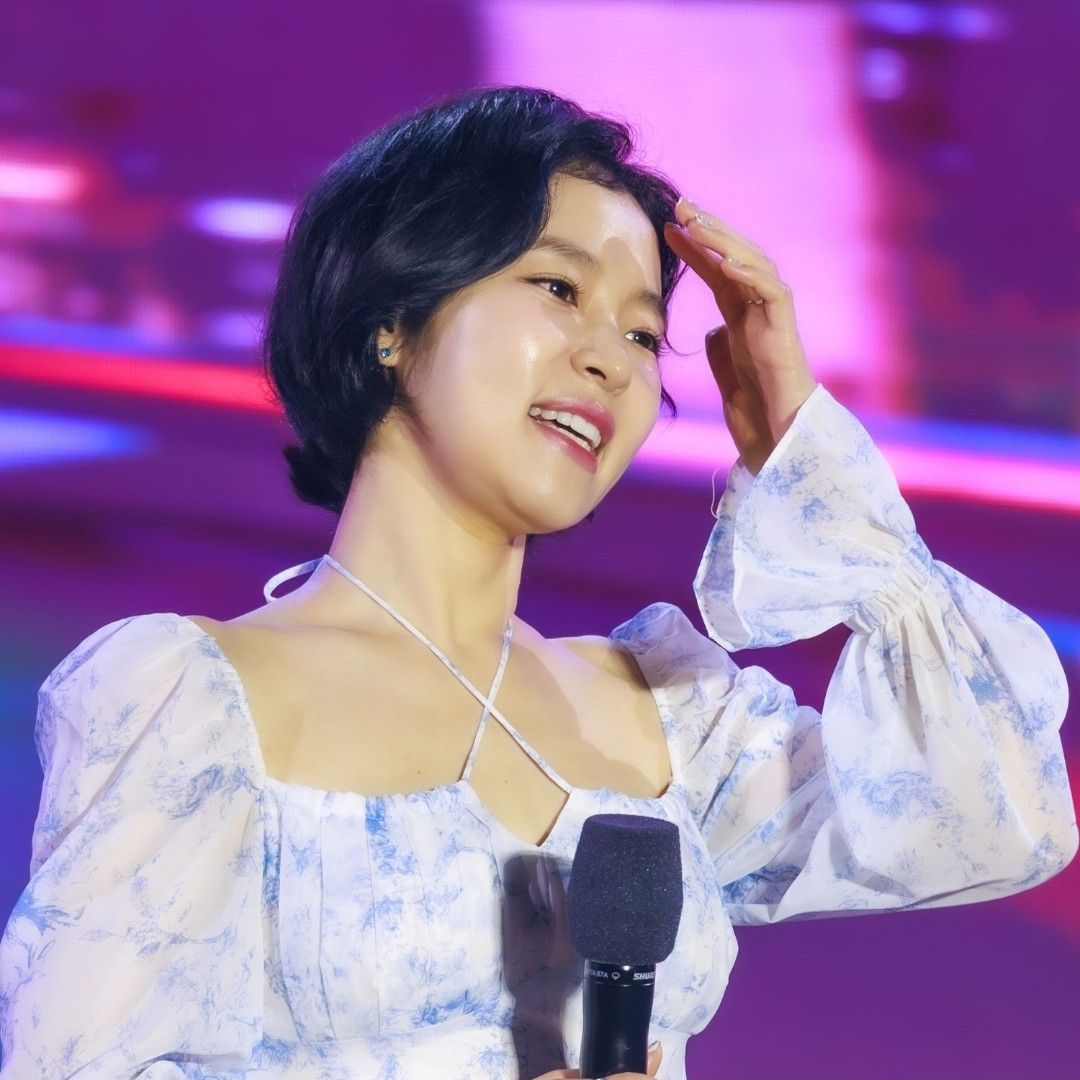 Behind-the-scenes cut of Hong Ja