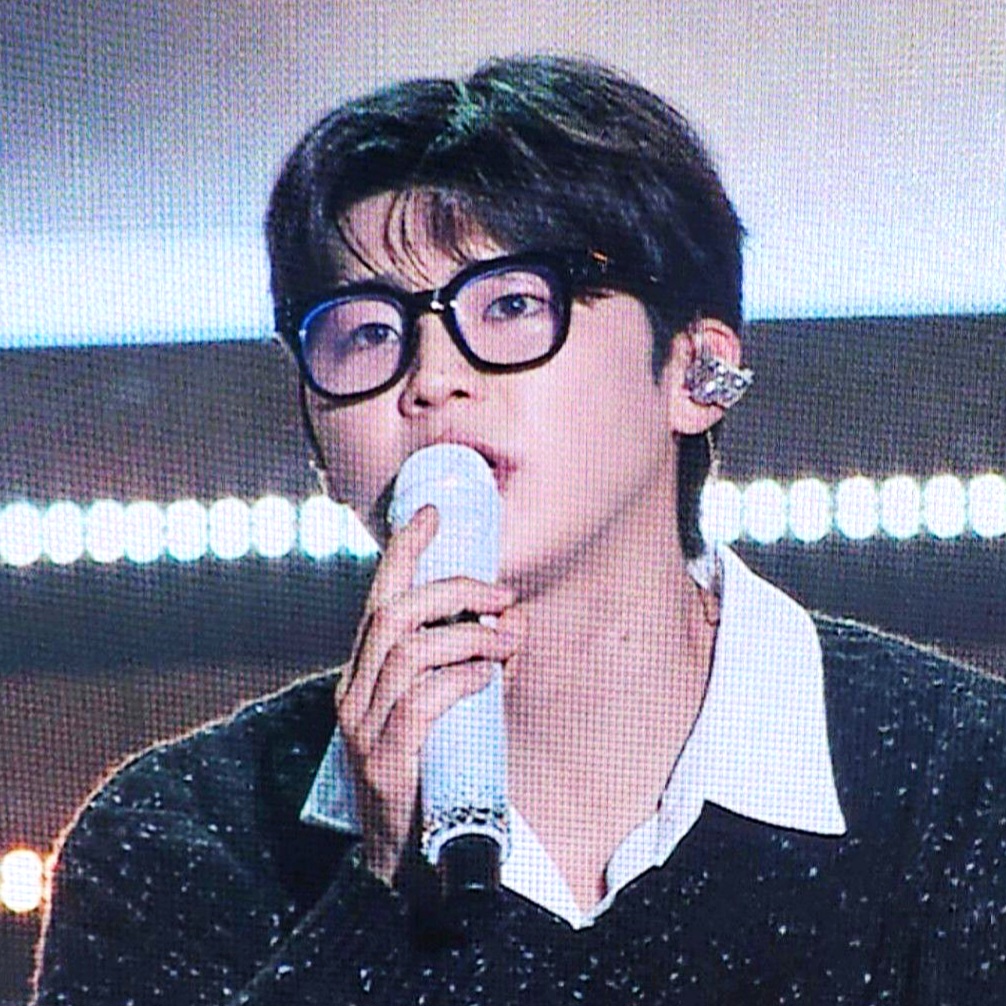 粉絲拍下的朴志賢瞬間