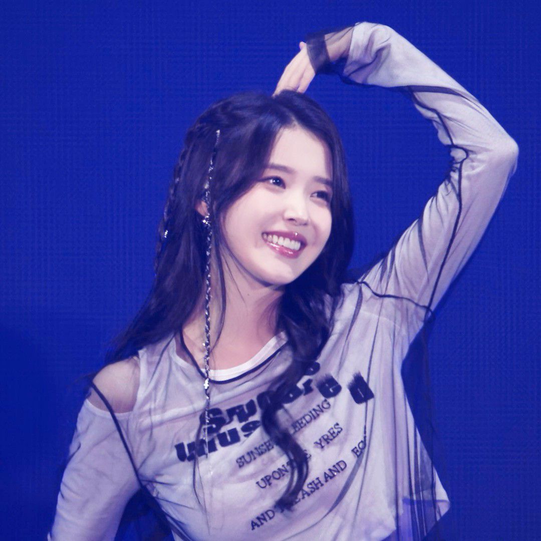 Behind-the-scenes cut of IU