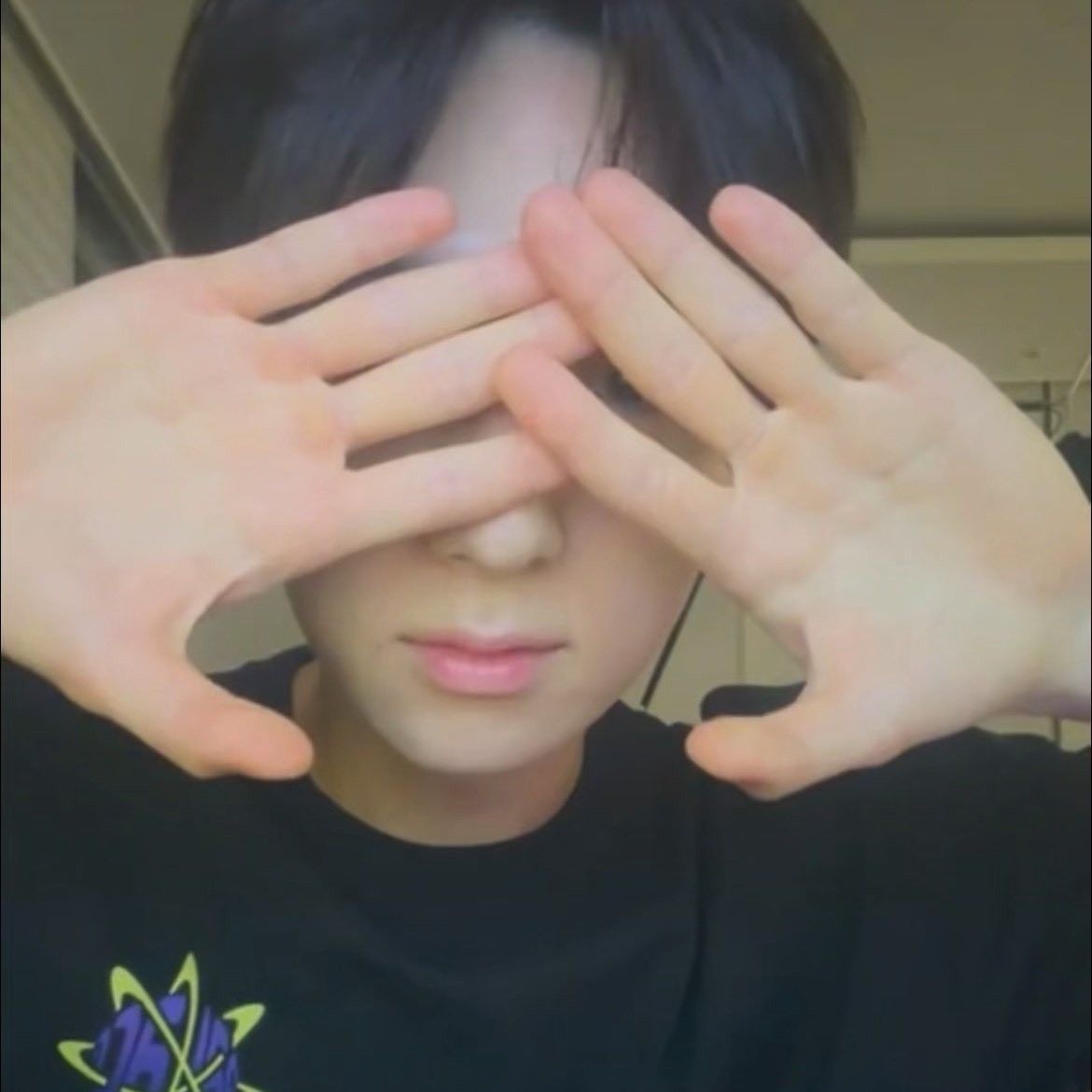 A moment captured by a fan of Hwang Minhyun