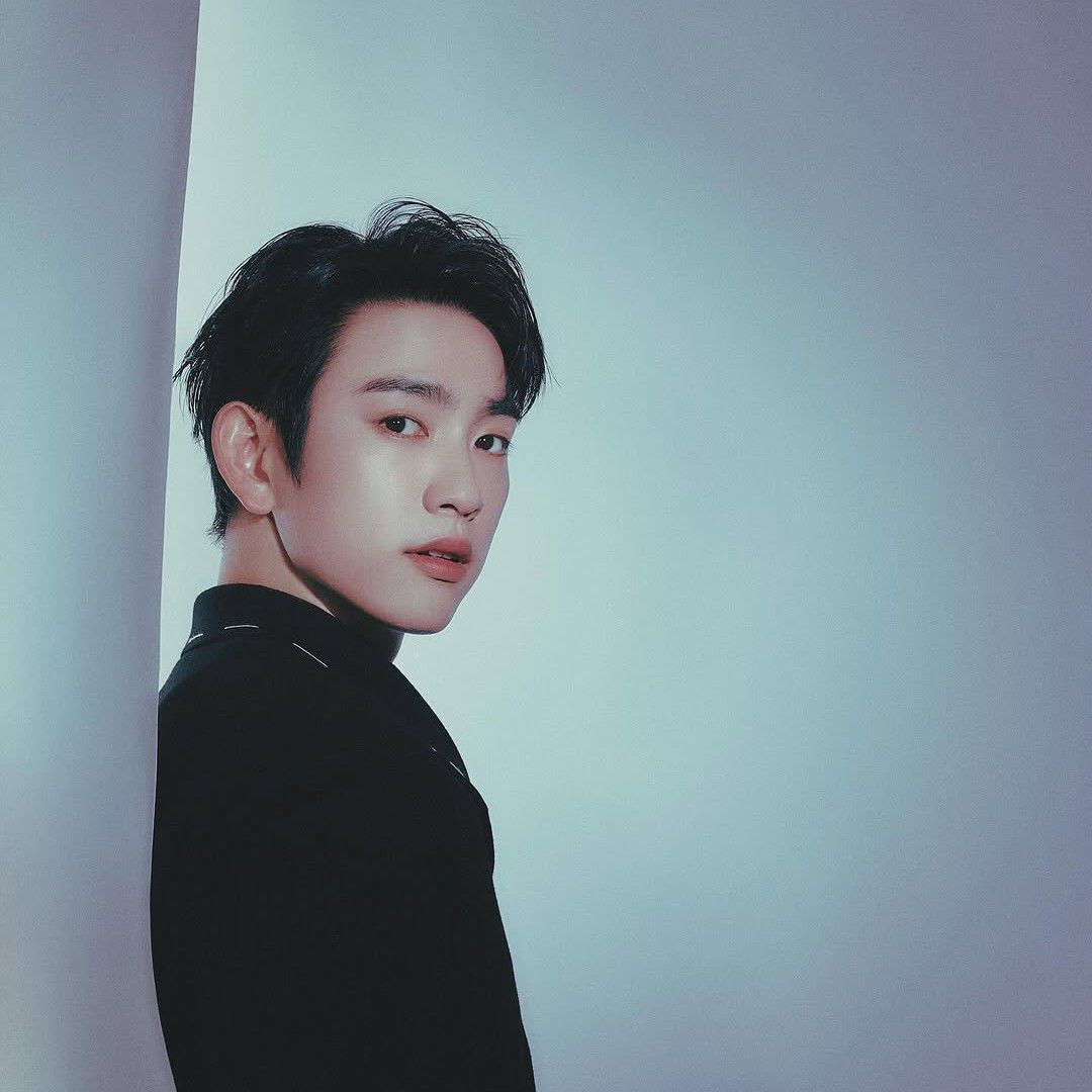 Behind-the-scenes cut of Park Jinyoung