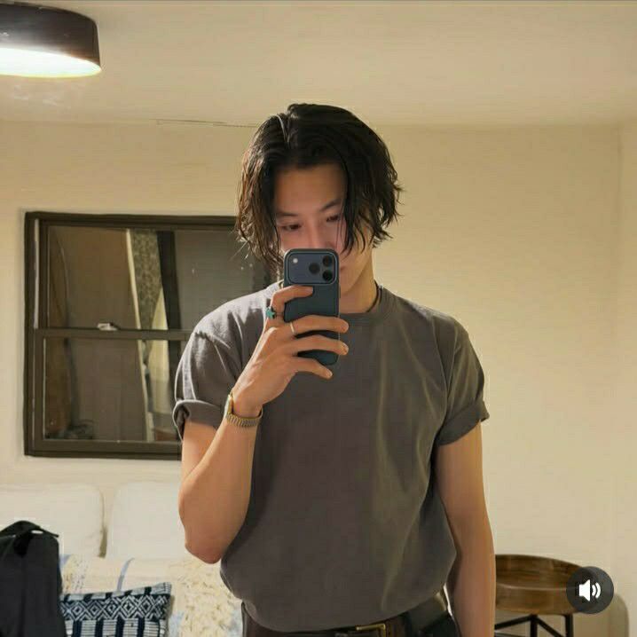 Recent activity shot of Lee Jongwon