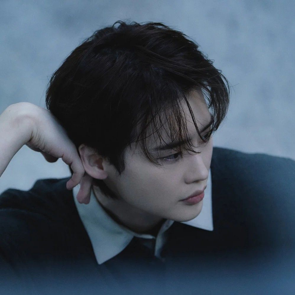 Latest photo of Lee Jongsuk