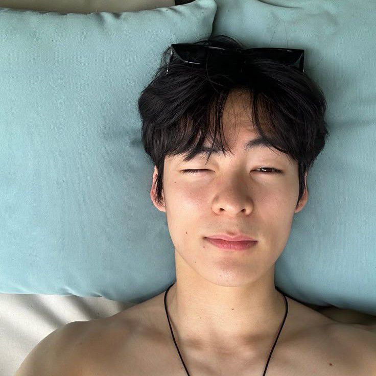 Behind-the-scenes cut of Song Geonhee