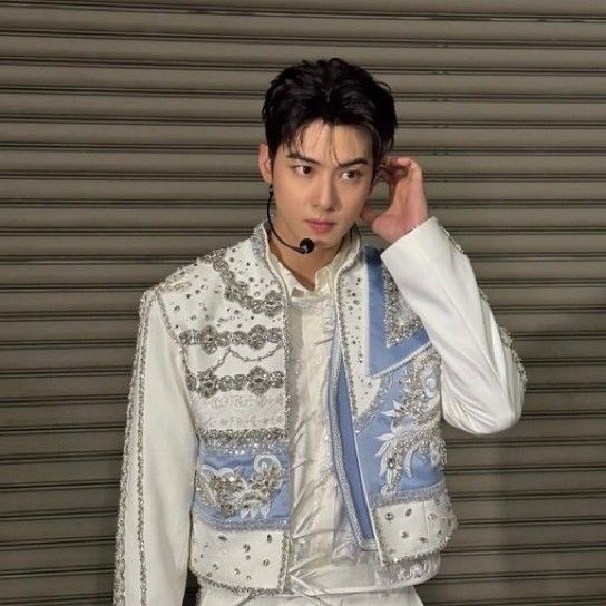 Foto terbaru dari Cha Eunwoo