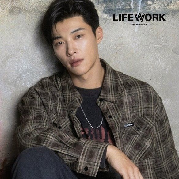 A moment captured by a fan of Woo Dohwan