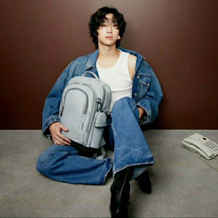 Behind-the-scenes cut of Lee Jongwon