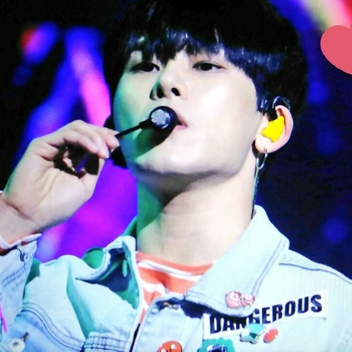 Behind-the-scenes cut of Hoya