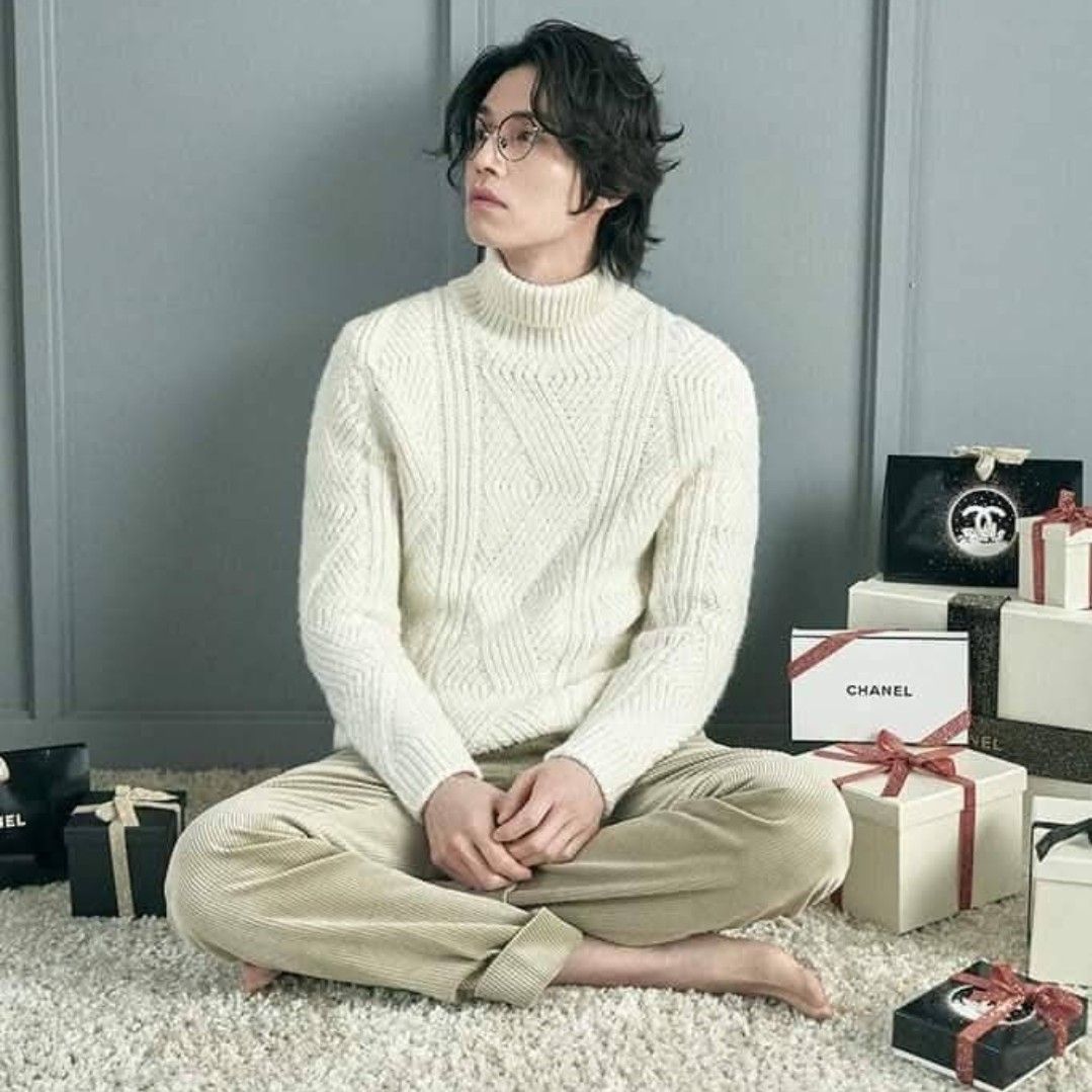 Behind-the-scenes cut of Lee Dongwook