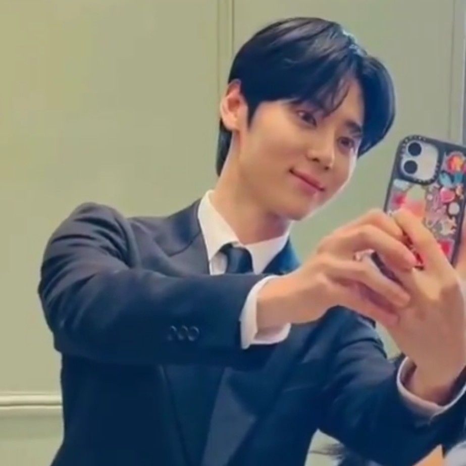 Behind-the-scenes cut of Hwang Minhyun