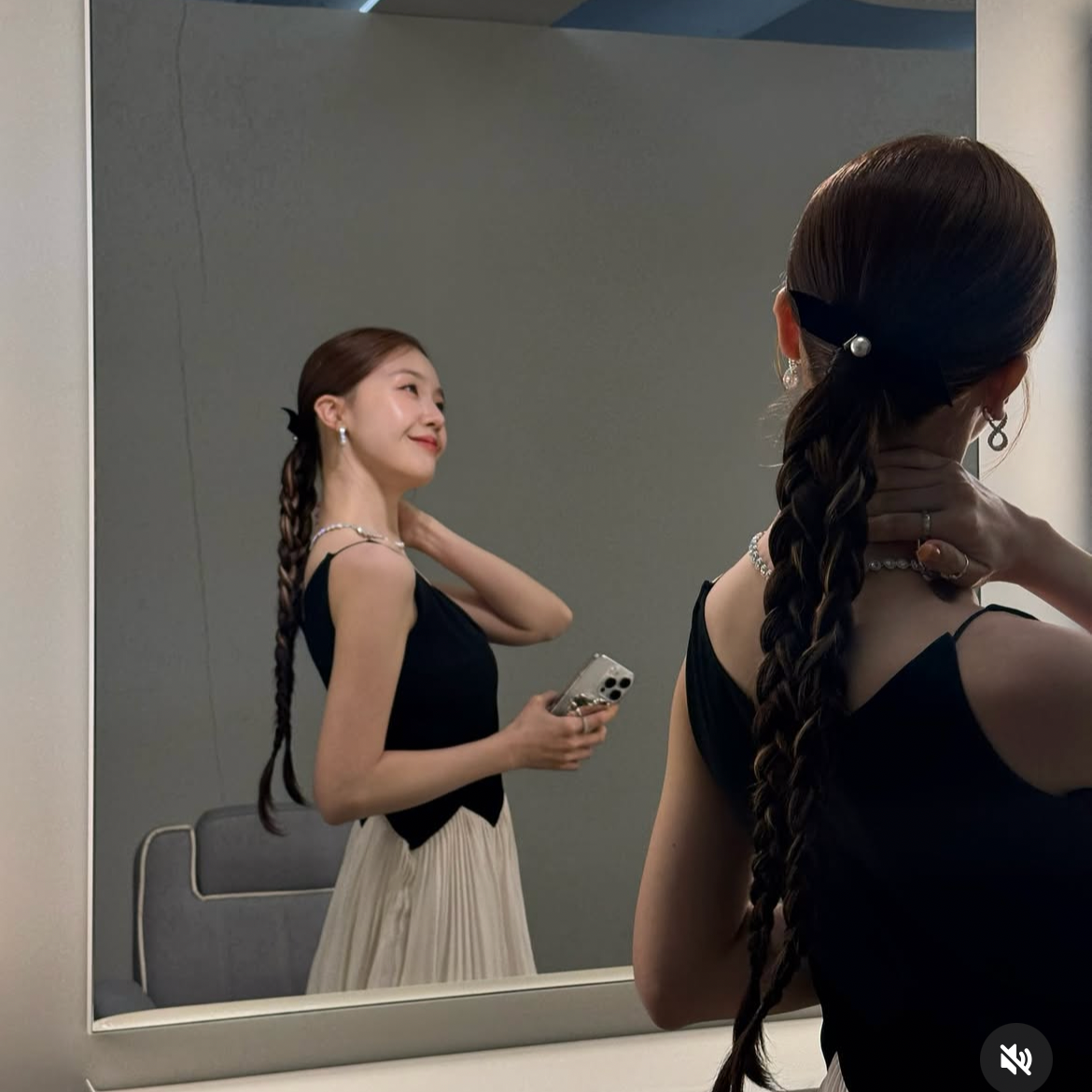 Behind-the-scenes cut of Minah