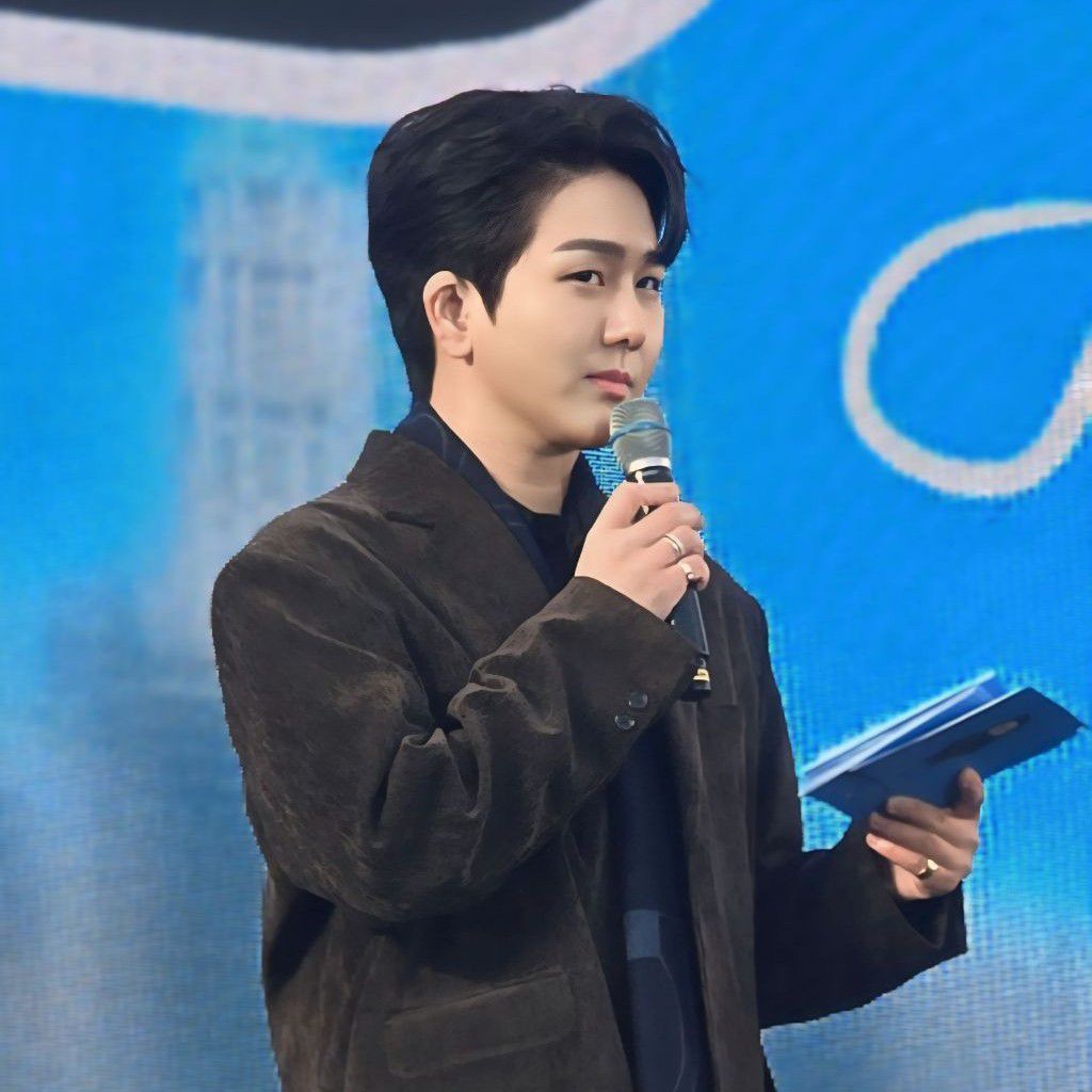 粉丝拍下的金秀瓒瞬间