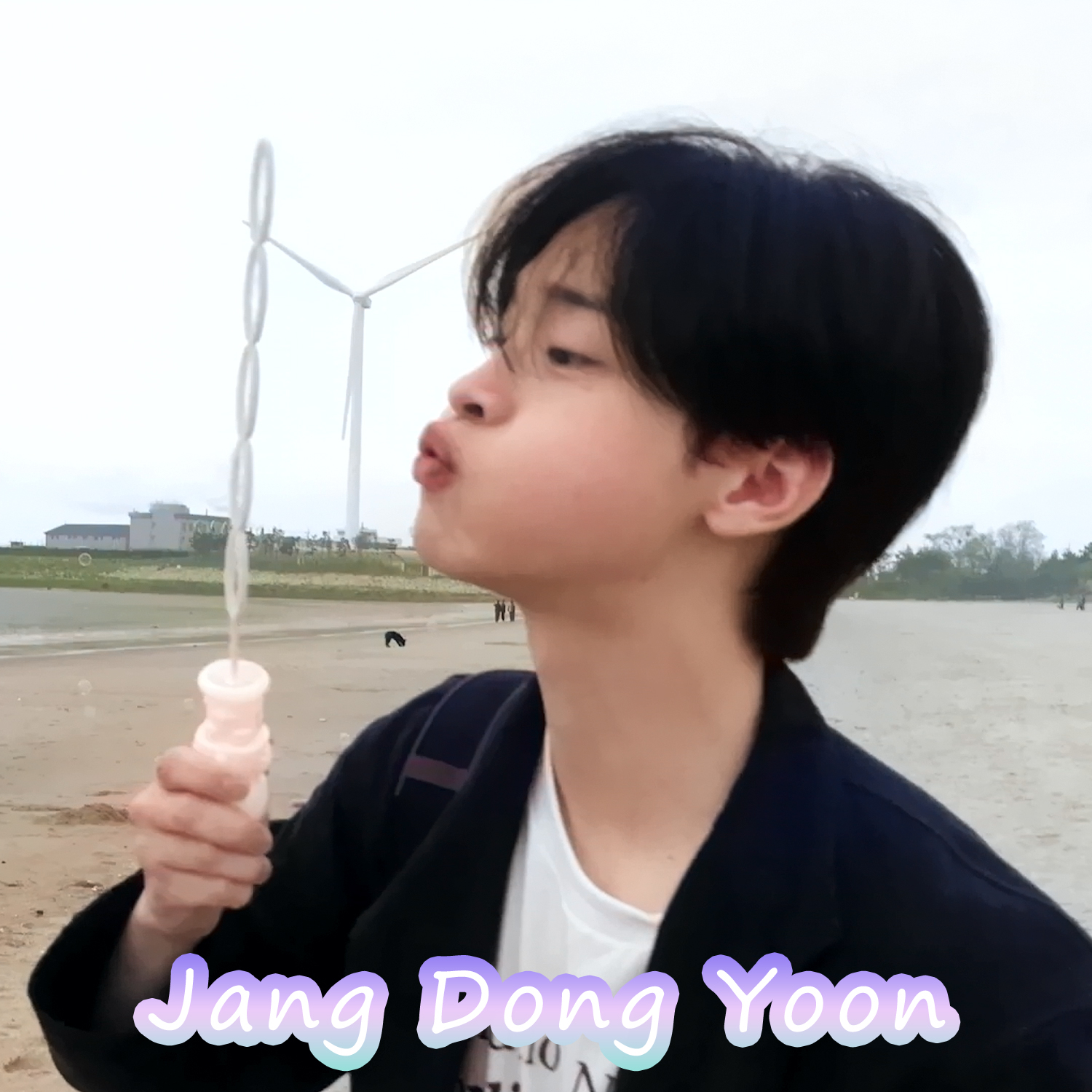 A moment captured by a fan of Jang Dongyoon
