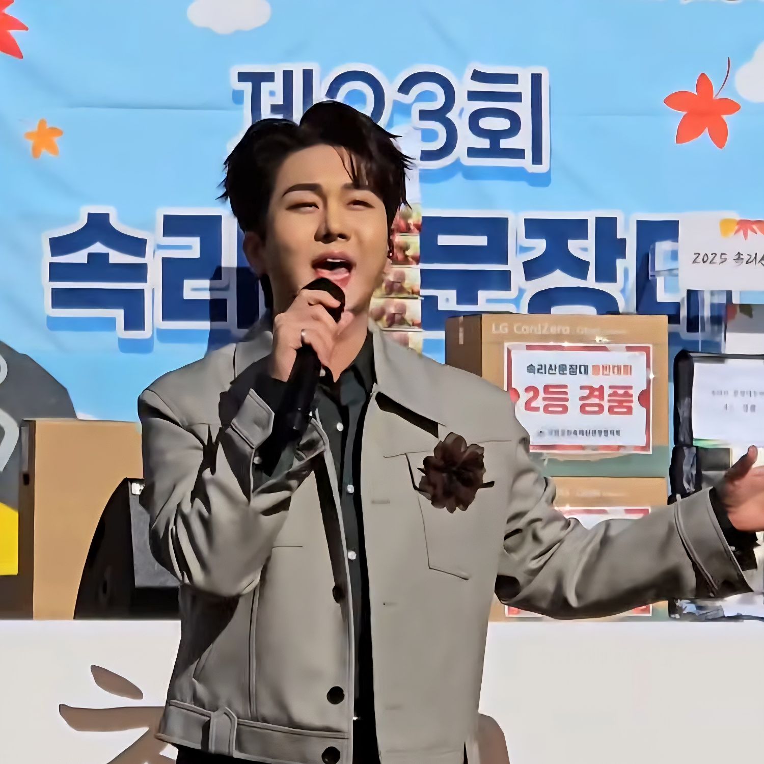 粉丝拍下的金秀瓒瞬间