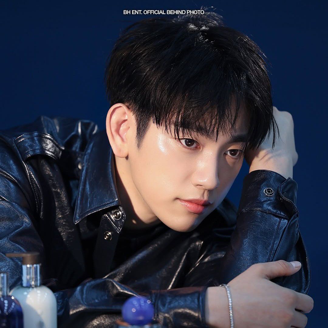 A moment captured by a fan of Park Jinyoung
