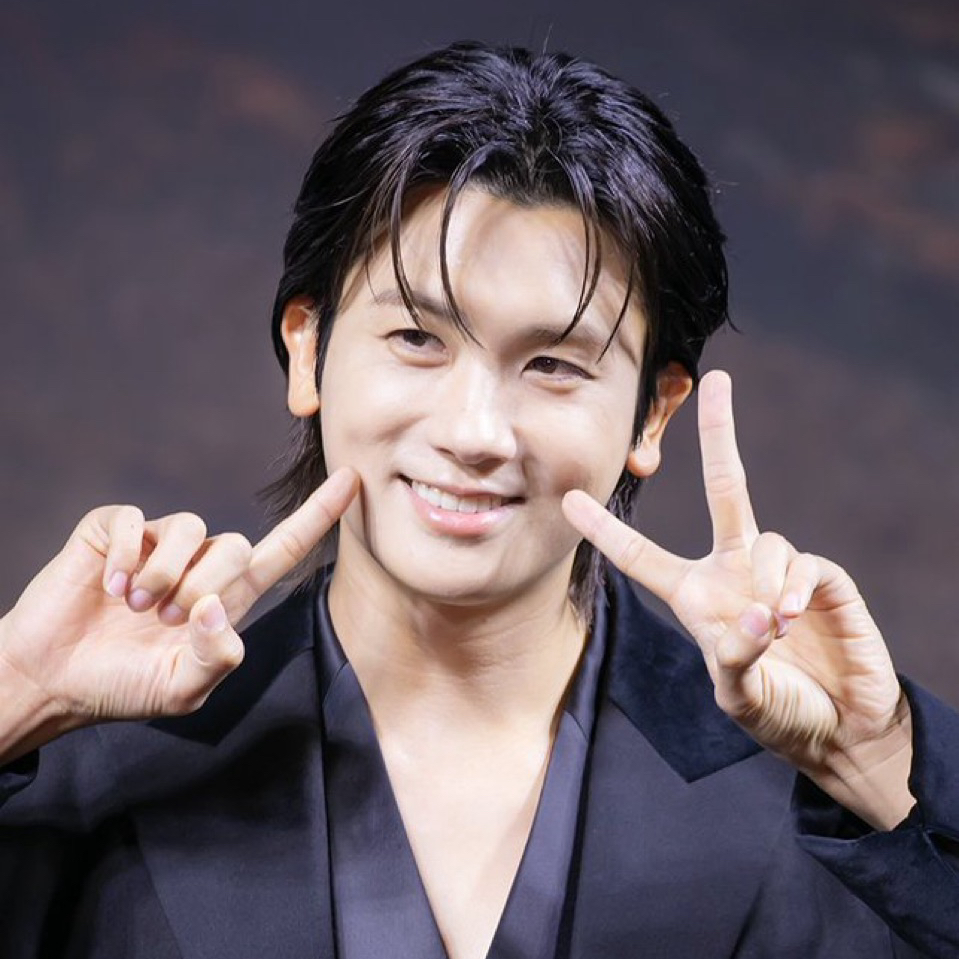Behind-the-scenes cut of Park Hyungsik