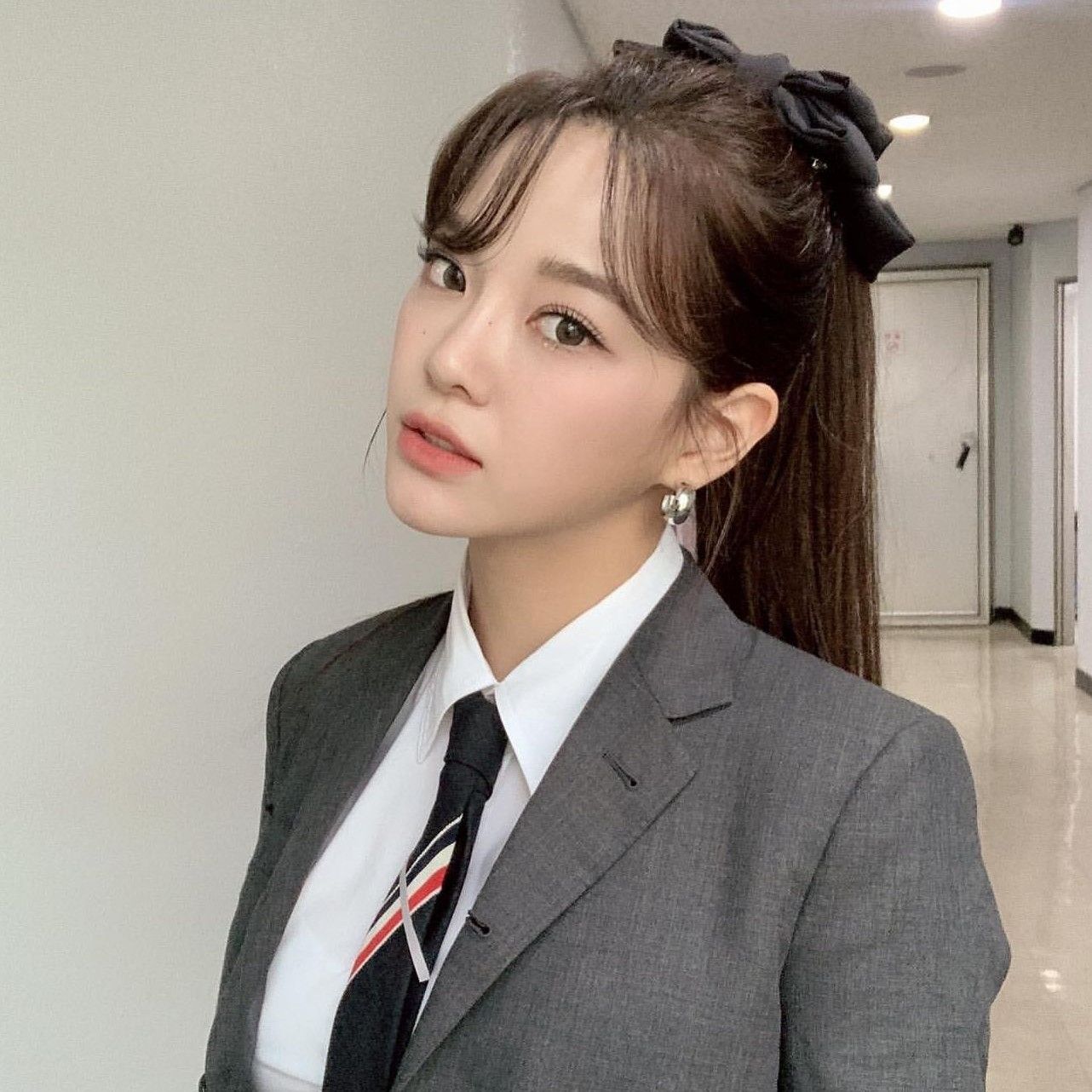 Behind-the-scenes cut of Kim Sejeong