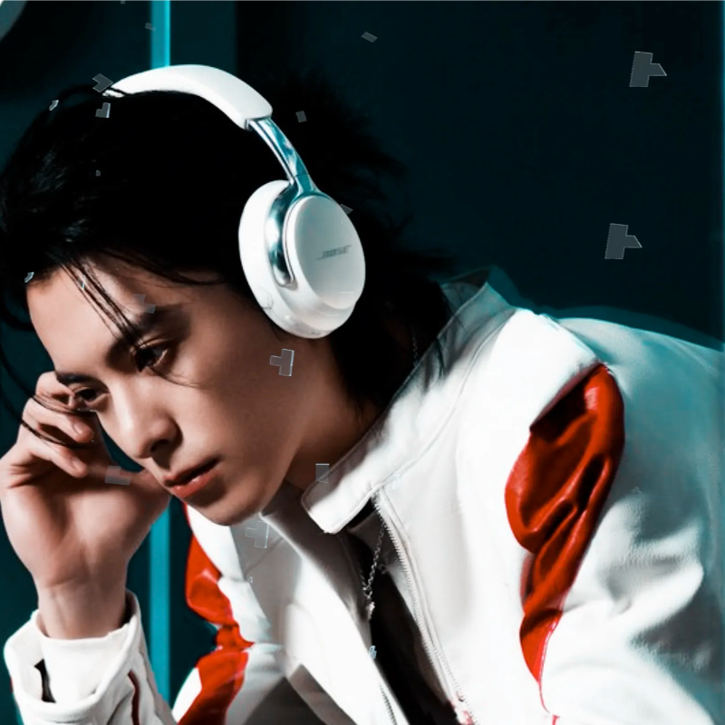 A moment captured by a fan of Dylan Wang