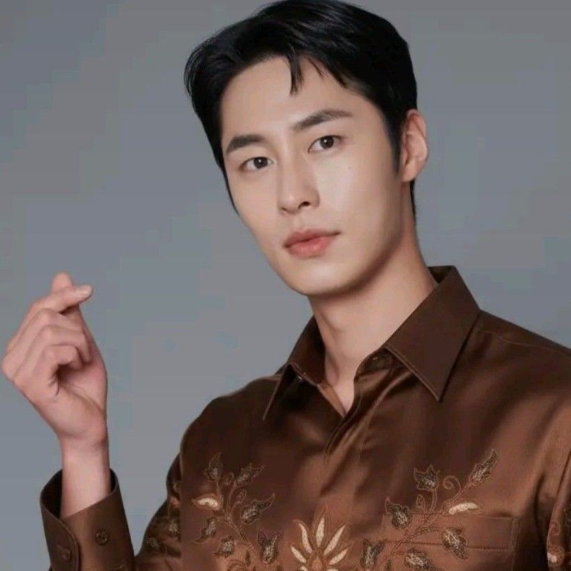 Recent activity shot of Lee Jaewook
