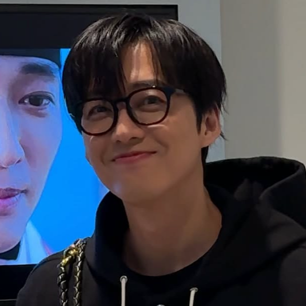 Behind-the-scenes cut of Namkoong Min