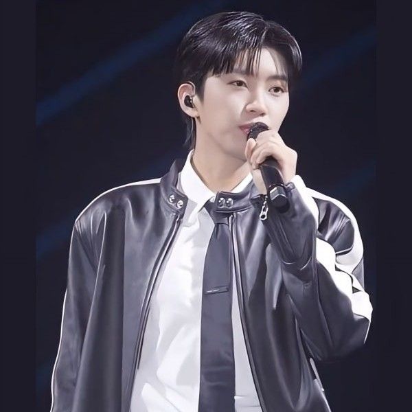 粉丝拍下的林英雄瞬间