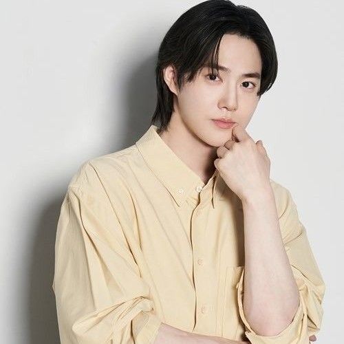 Behind-the-scenes cut of Suho