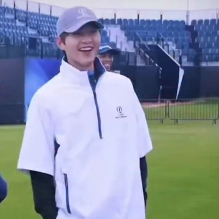 Latest photo of Song Joongki