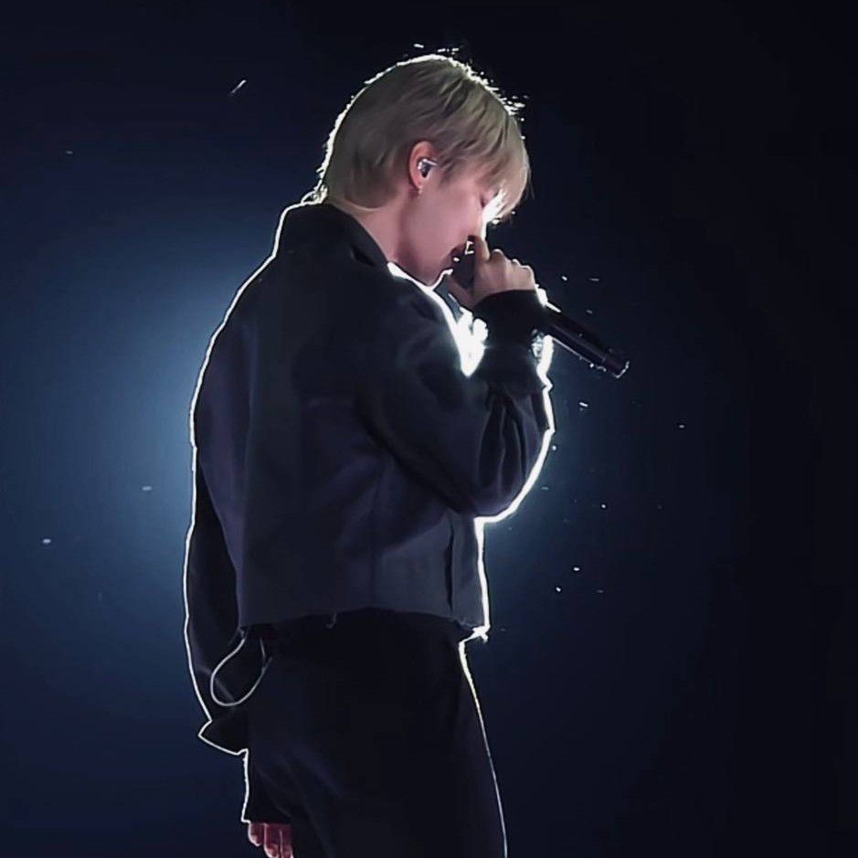 Behind-the-scenes cut of Ha Jimin