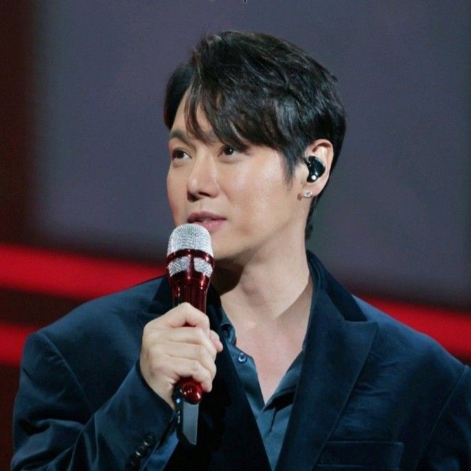 A moment captured by a fan of Hwanhee