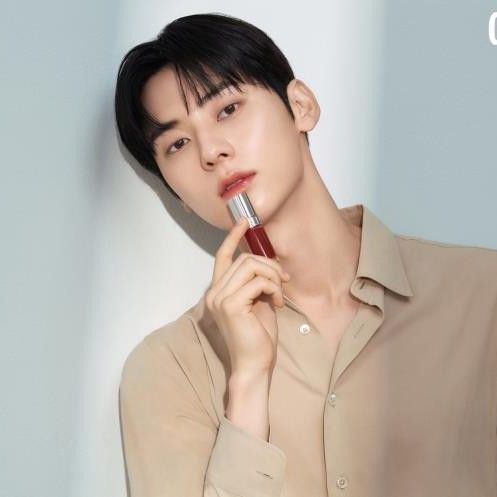 A moment captured by a fan of Hwang Minhyun
