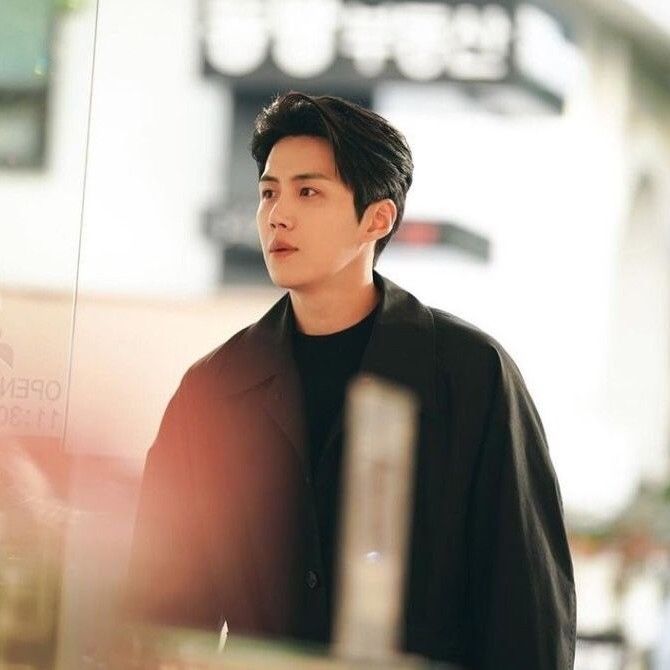 Behind-the-scenes cut of Kim Seonho