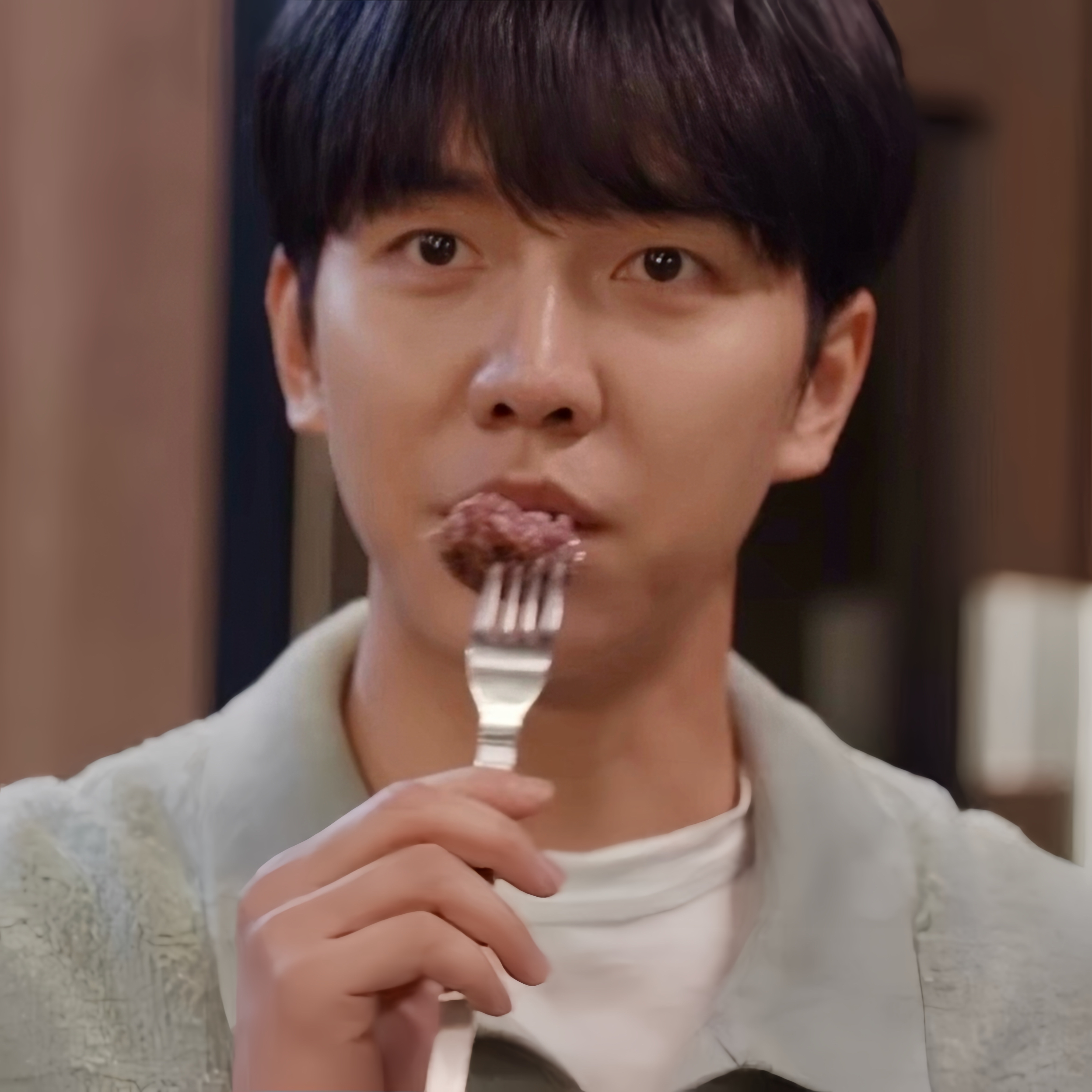 Latest photo of Lee Seunggi