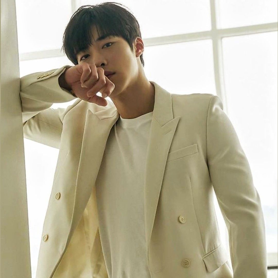 A moment captured by a fan of Woo Dohwan
