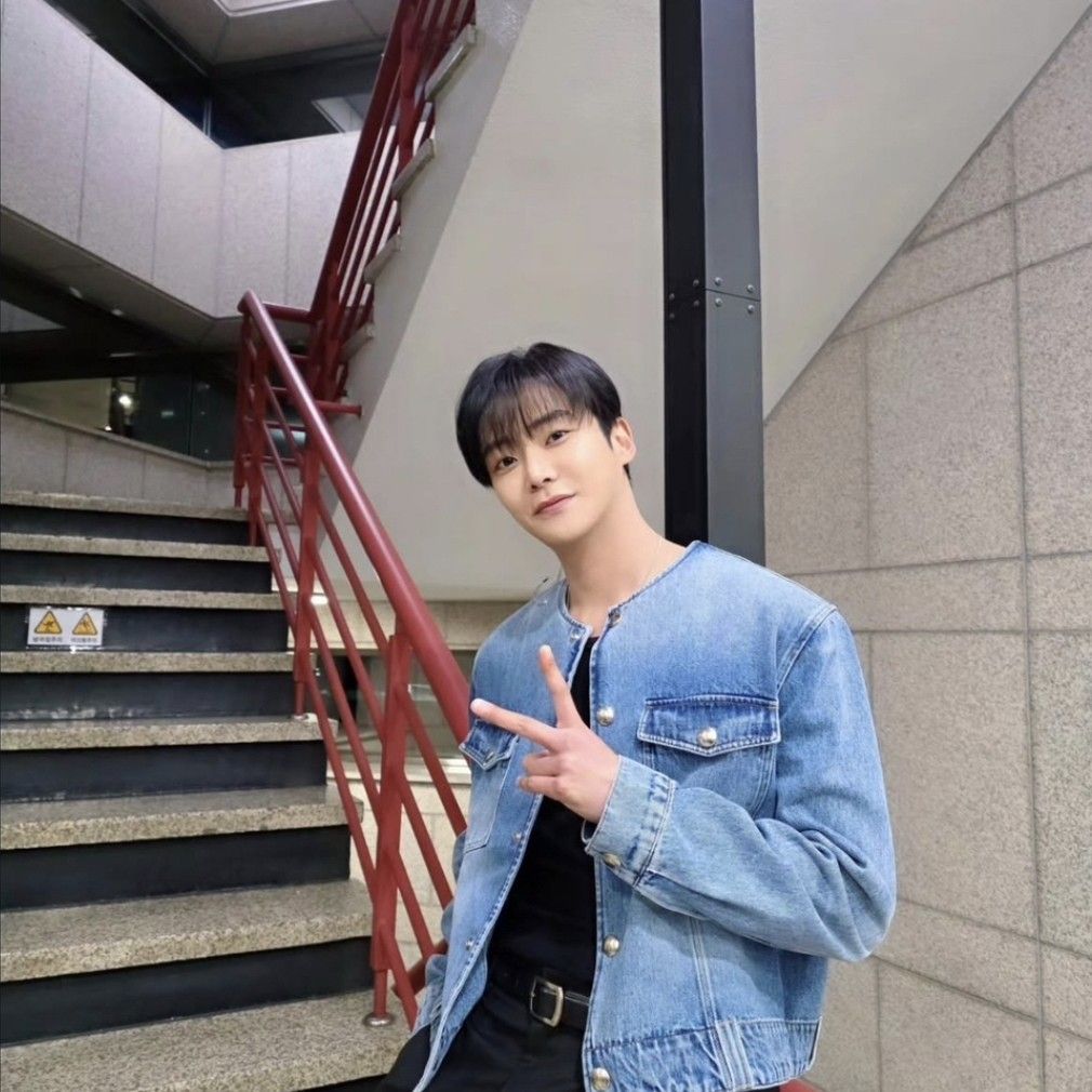Behind-the-scenes cut of Rowoon
