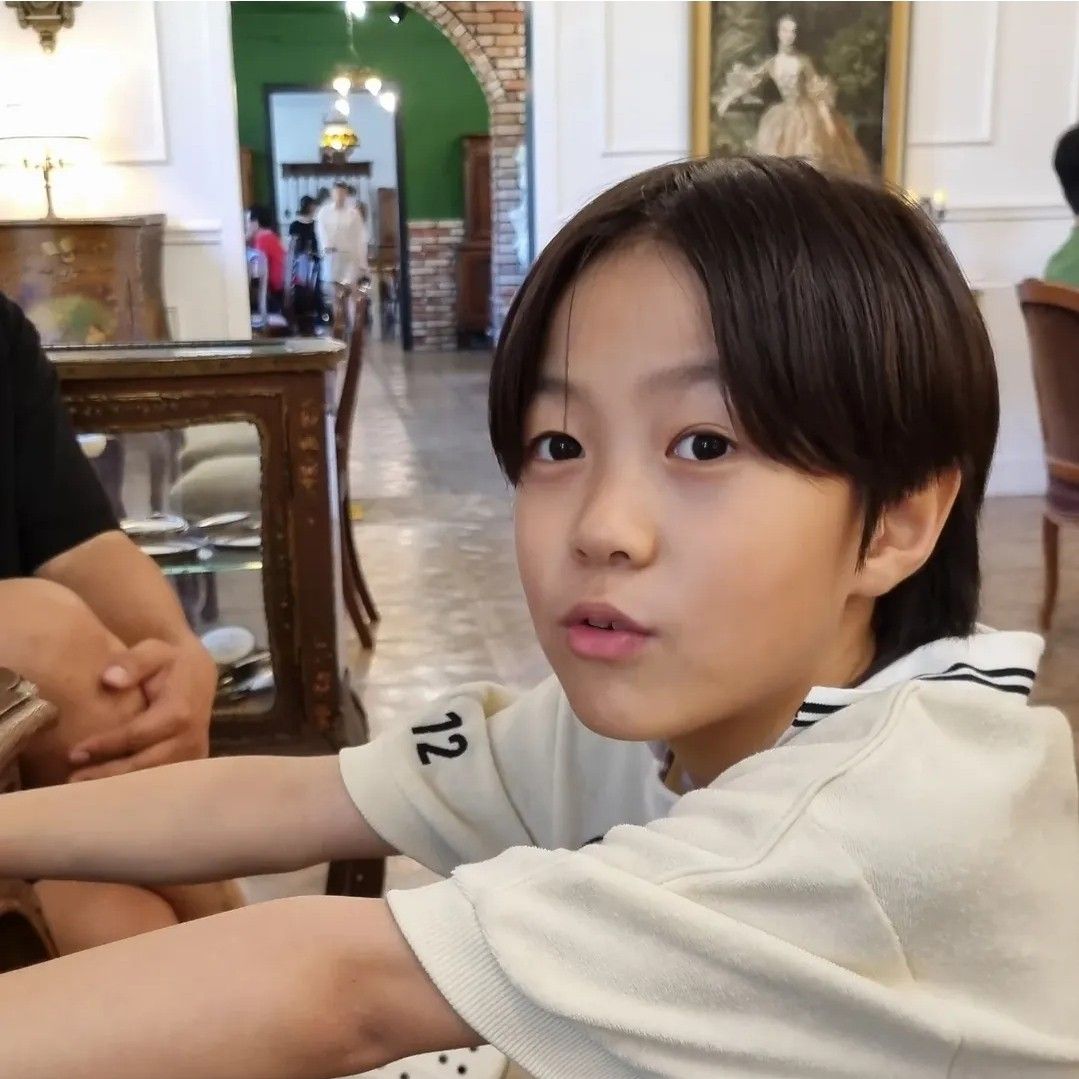 Behind-the-scenes cut of You Jiwoo