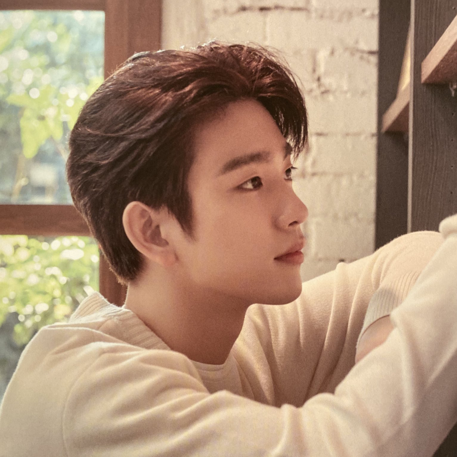 A moment captured by a fan of Park Jinyoung