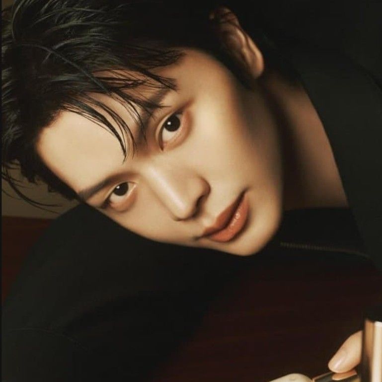 Recent activity shot of Yook Sungjae