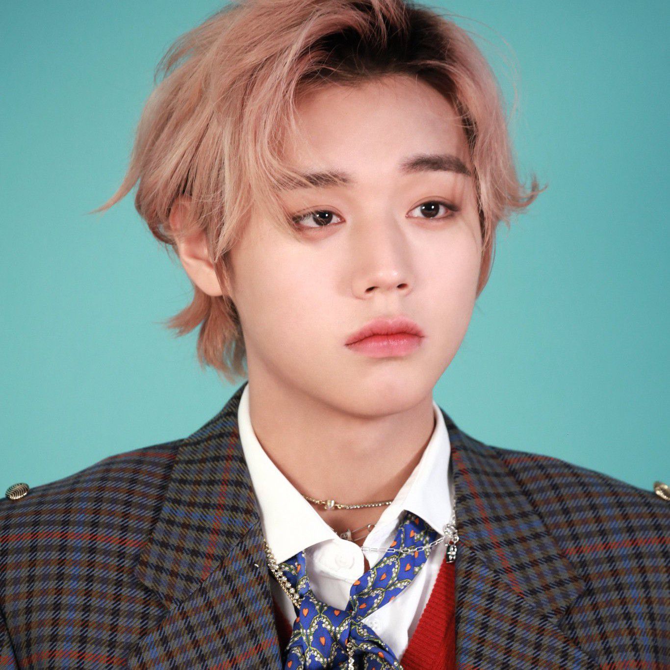 Behind-the-scenes cut of Park Jihoon
