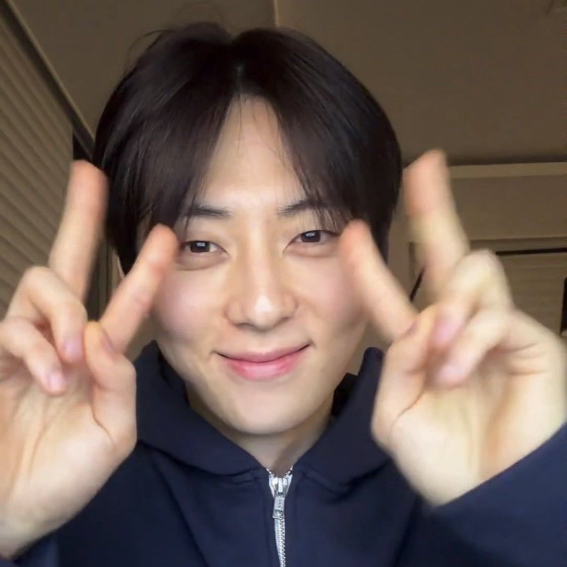 A moment captured by a fan of Hwang Minhyun