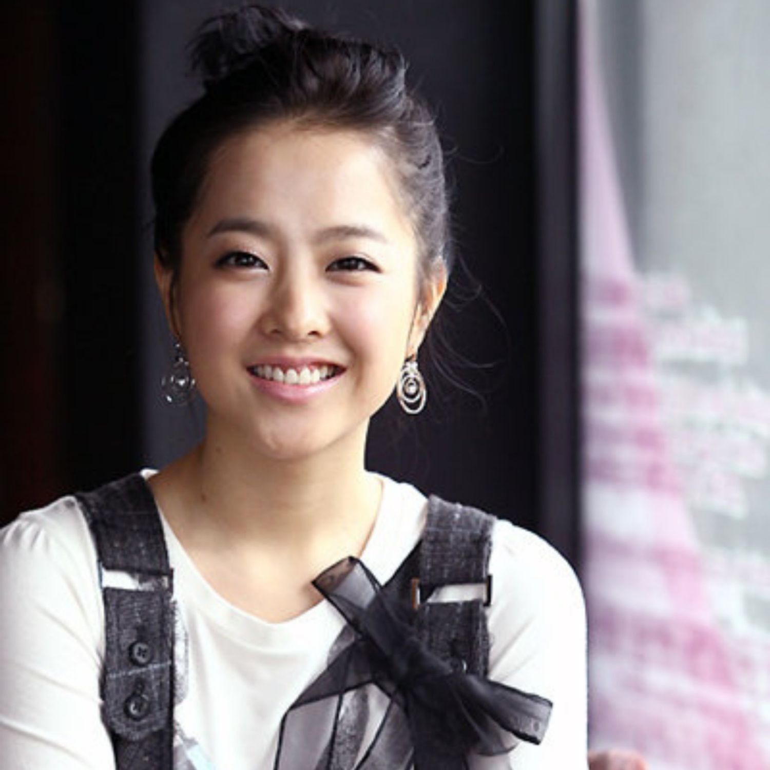 Behind-the-scenes cut of Park Boyoung