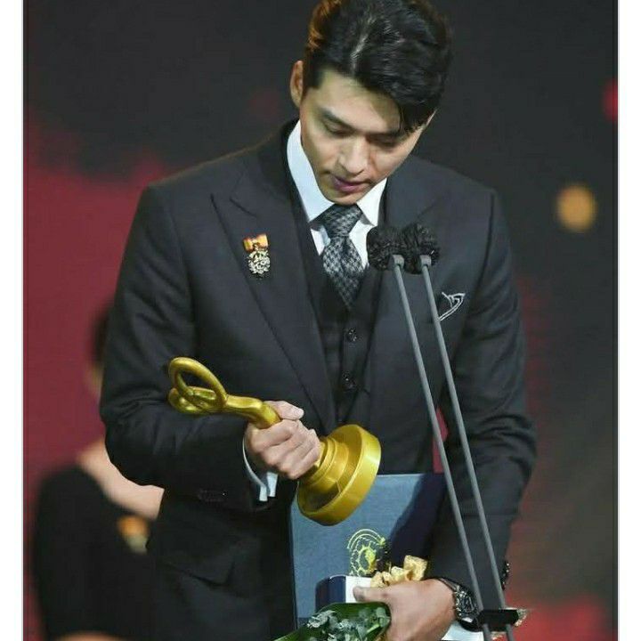 Momen yang diabadikan oleh penggemar Hyun Bin