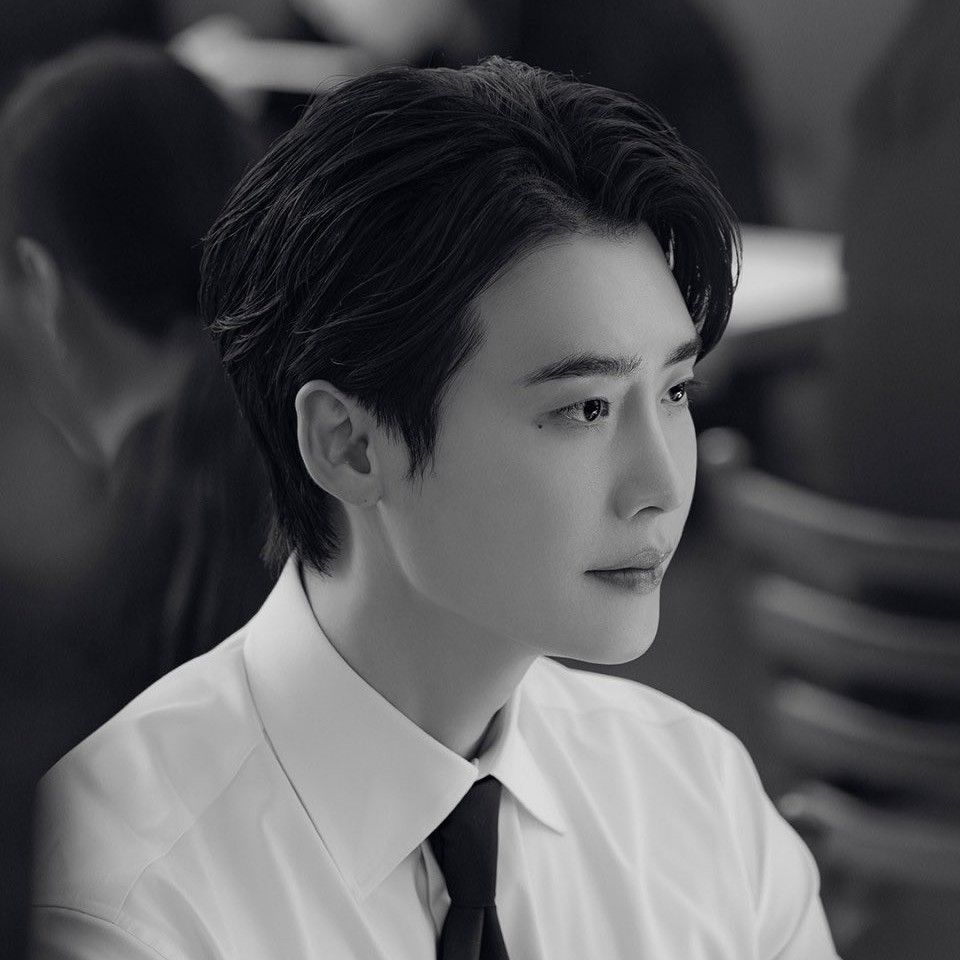 A moment captured by a fan of Lee Jongsuk