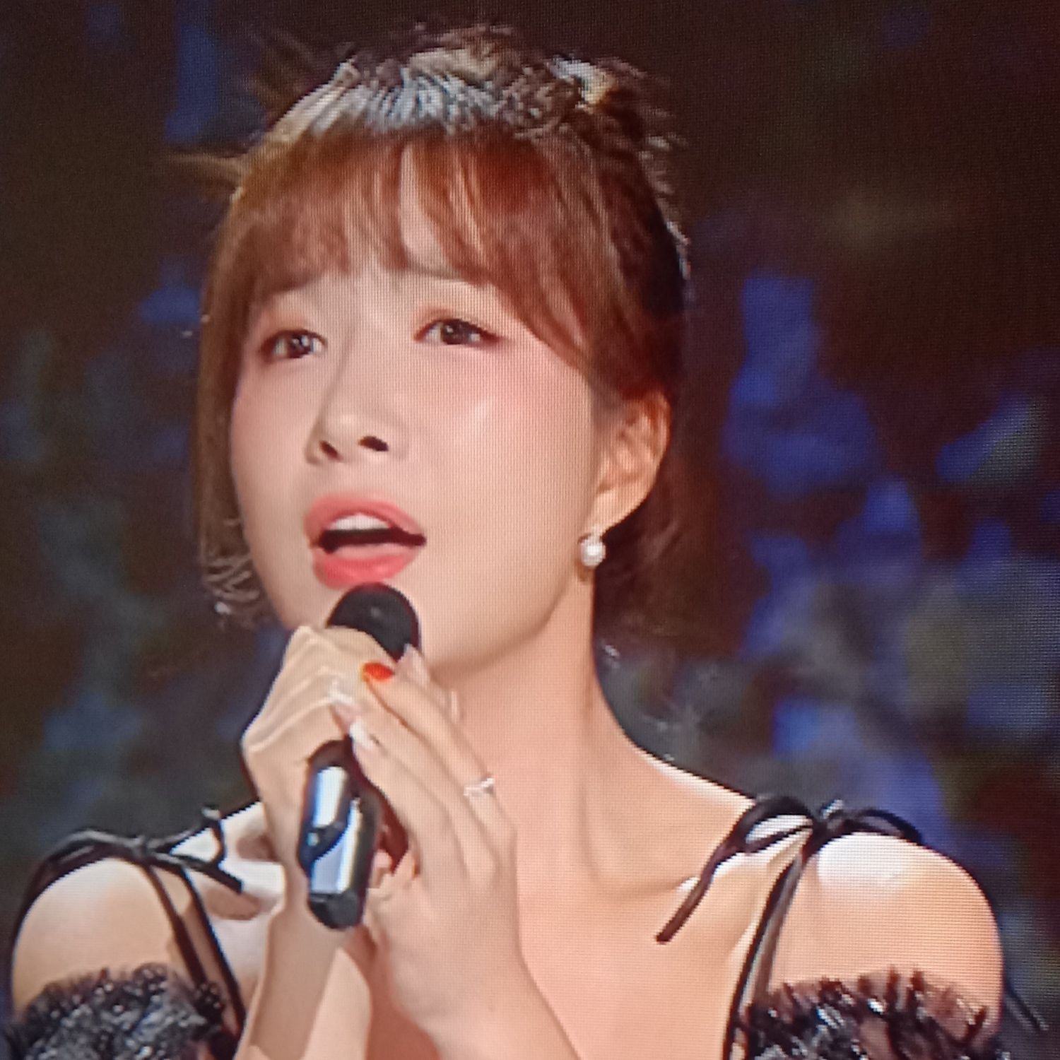 A moment captured by a fan of Ryu Wonjung